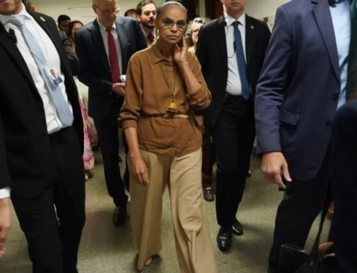 Ministra Marina Silva abandona sessão após troca acalorada de acusações com senadores