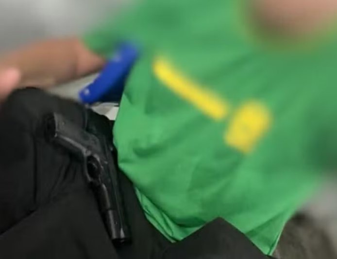 Polícia abre investigação após aluno postar foto com arma falsa dentro de escola em Campo Grande